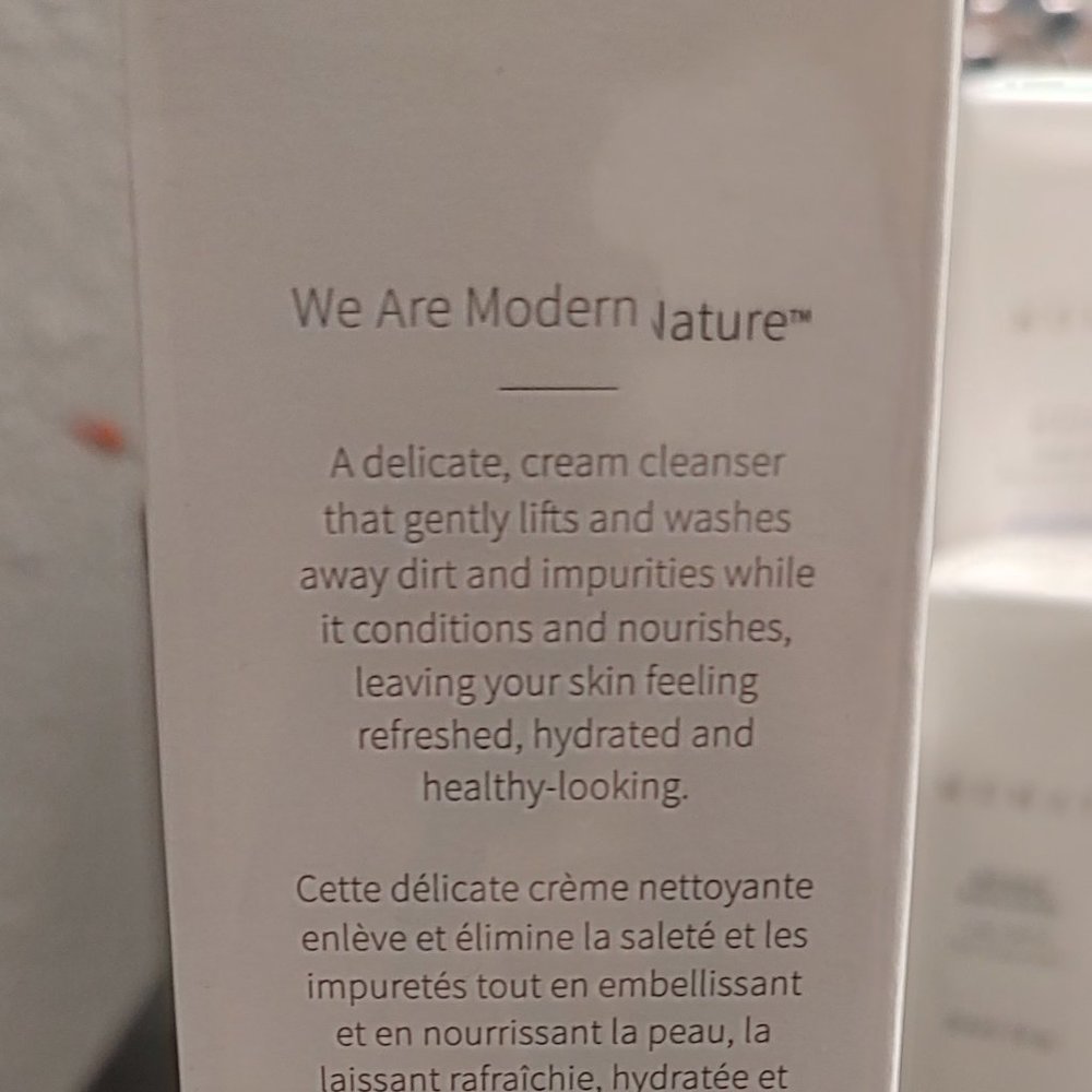 Monat Facial Cleanser - Picture 6 of 9